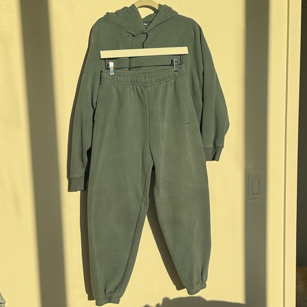 Aritzia Sweatfleece Set